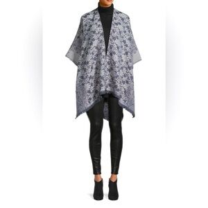 NWT Laundry SS-Floral Jacquard Ruana Wrap-Cape-Shawl
Gray/Blue Floral
One Size